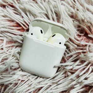 Compact White Wireless Earbuds with Case